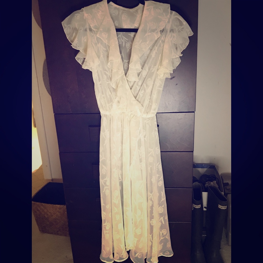 Vintage dressing at its prettiest! Gorgeous!